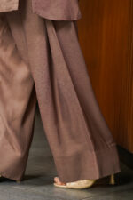 Taupe - Image 5